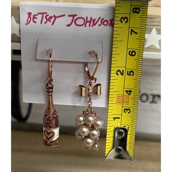 Betsey Johnson Champagne Pearl Mismatched Drop Earrings Rose Gold Holiday NYE - Picture 6 of 6